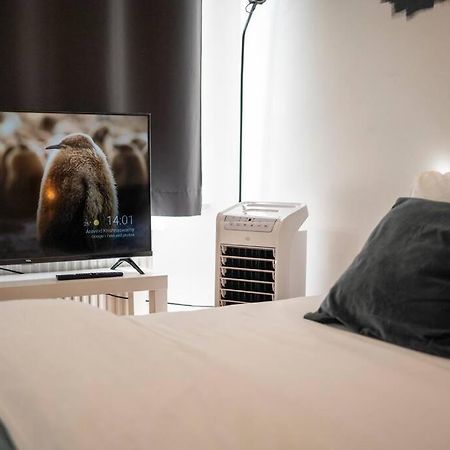 Superb 3 Bedroom & 3 Bathroom Duplex In Brussels City Centre Buitenkant foto