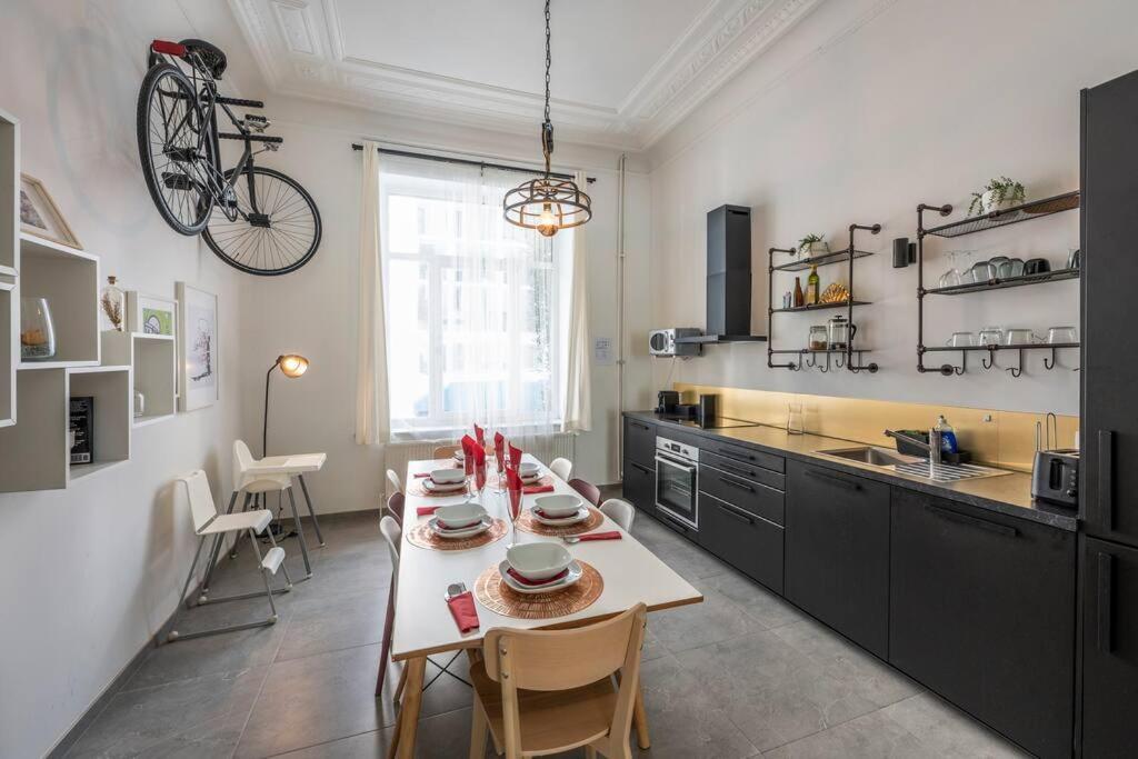 Superb 3 Bedroom & 3 Bathroom Duplex In Brussels City Centre Buitenkant foto