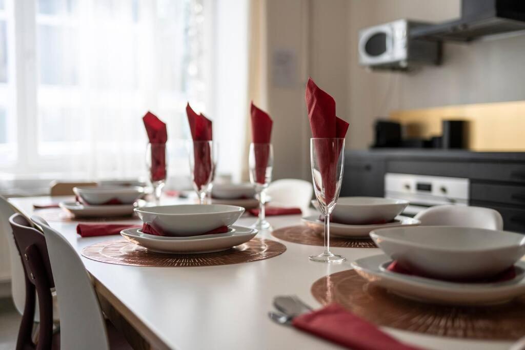 Superb 3 Bedroom & 3 Bathroom Duplex In Brussels City Centre Buitenkant foto